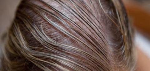 وصفة طبيعية لعلاج الشعر الخفيف وتغذية الجذور