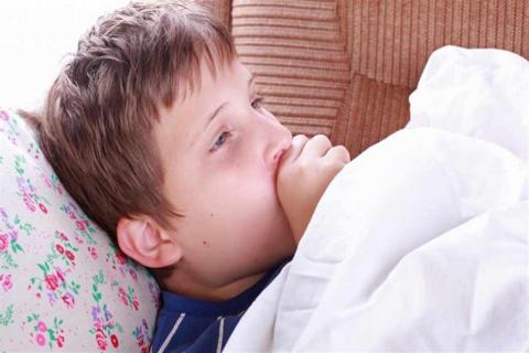 علاج الكحة عند الأطفال، السوائل الدافئة وجلسات