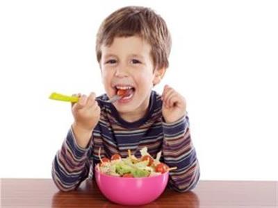 6 أخطاء فى تغذية الطفل تسبب نحافته وضعف مناعته