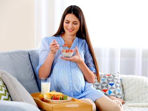 كل ما تحتاجين معرفته عن التغذية الصحية في أول شهور الحمل